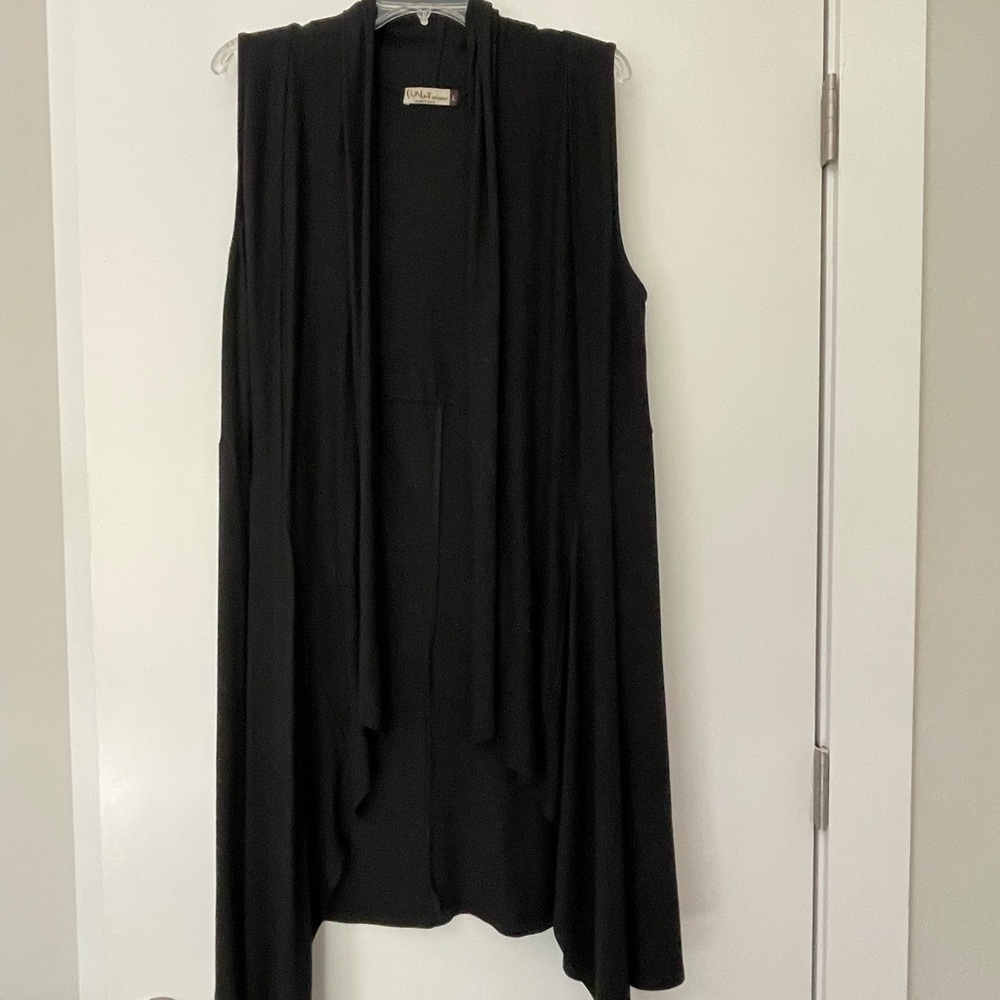 Chalet Black Knit Sleeveless Kimono-style Drape Cardigan